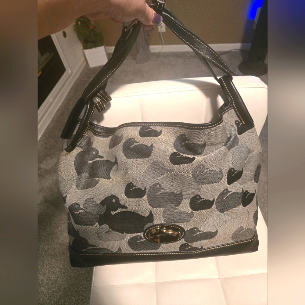 EUC  Dooney & Bourke Bag